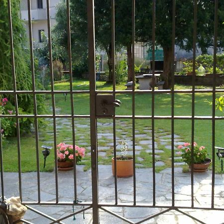 All'Ombra Dei Tassi Манделло-дель-Ларио Экстерьер фото